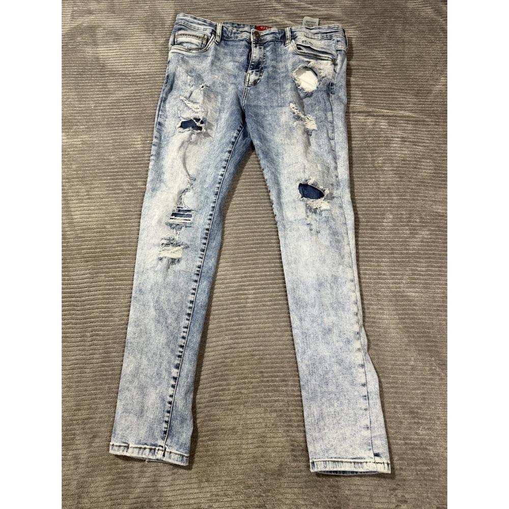 Men's 36x32 Guess skinny jeans feature a light-wash